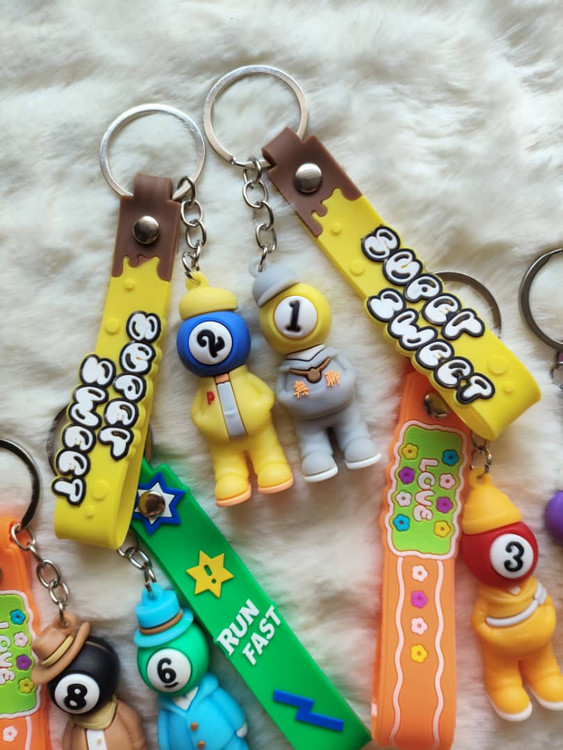 جاسوییچی توپ بیلیارد دست و پا دار بامزه