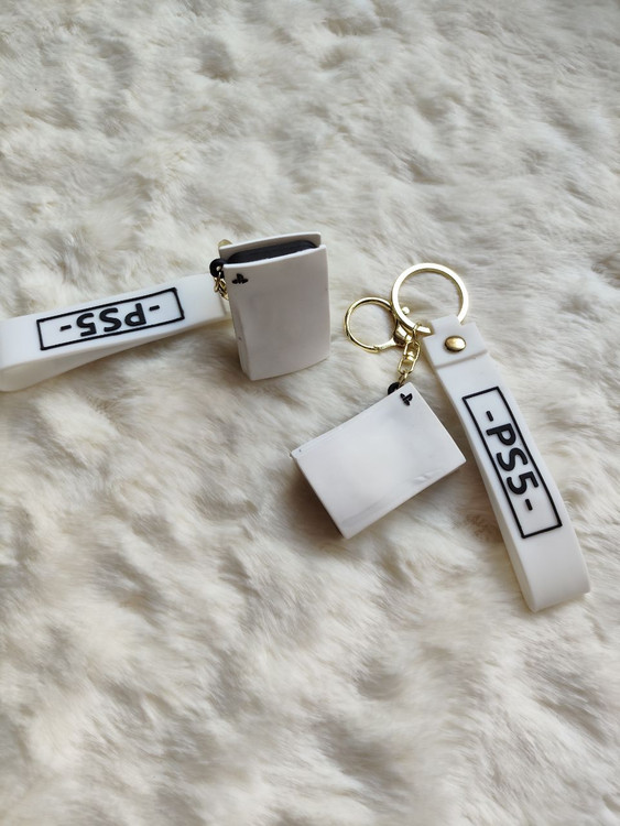 خرید جاکلید و آویز سیلیکونی وارداتی مدل پلی استیشن 5