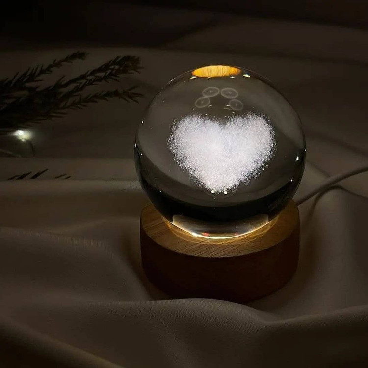 خرید گوی کریستالی پایه چوبی مدل قلب (عاشقانه)