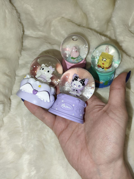 گوی دونه برف دار کوچک دخترانه زیبا