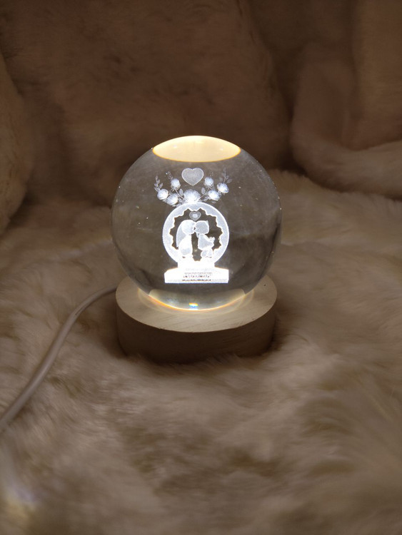 گوی کریستالی فانتزی زیبا قطر6 سانت مناسب کادو و هدیه تولد و ولنتاین و...