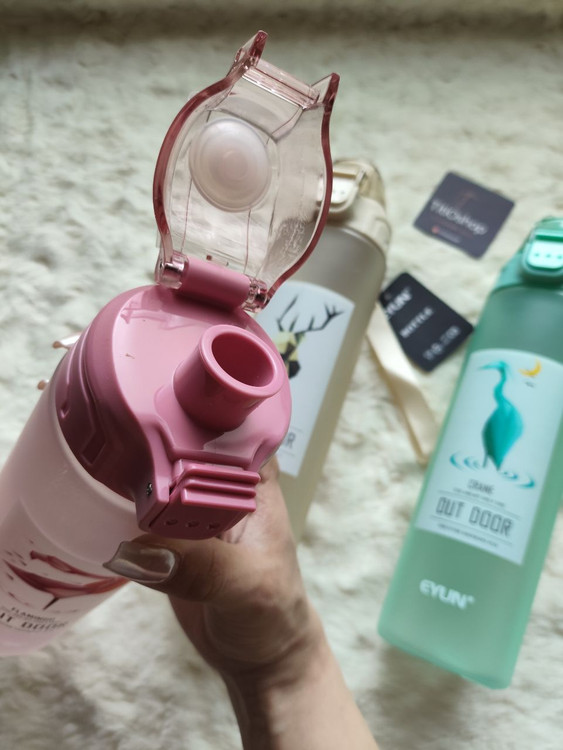 قمقمه اسپرت eyun طرح مثلثی رنگ کرم