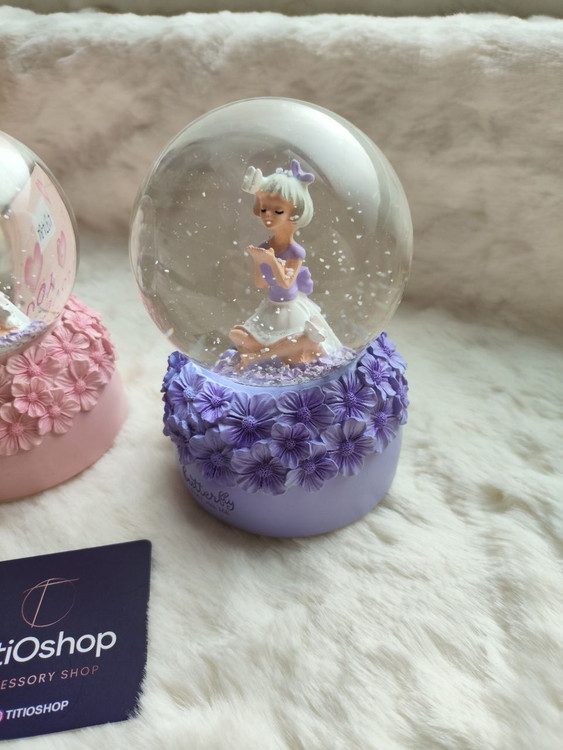 گوی شیشه ای چراغدار - نمای نزدیک