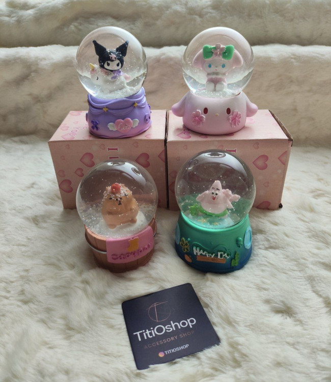 گوی شیشهای چراغدار عروسکی دونه برف دار سایز متوسط - نمای اصلی