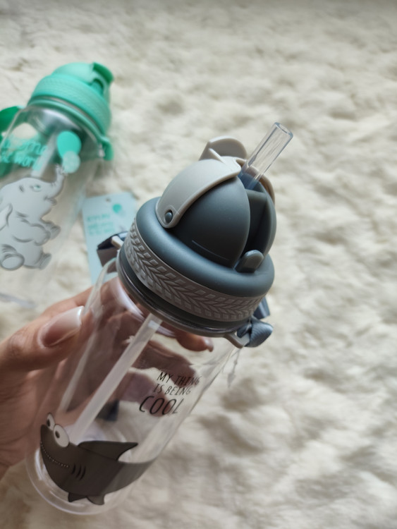 قمقمه عروسکی eyun رنگ طوسی - نمای محصول