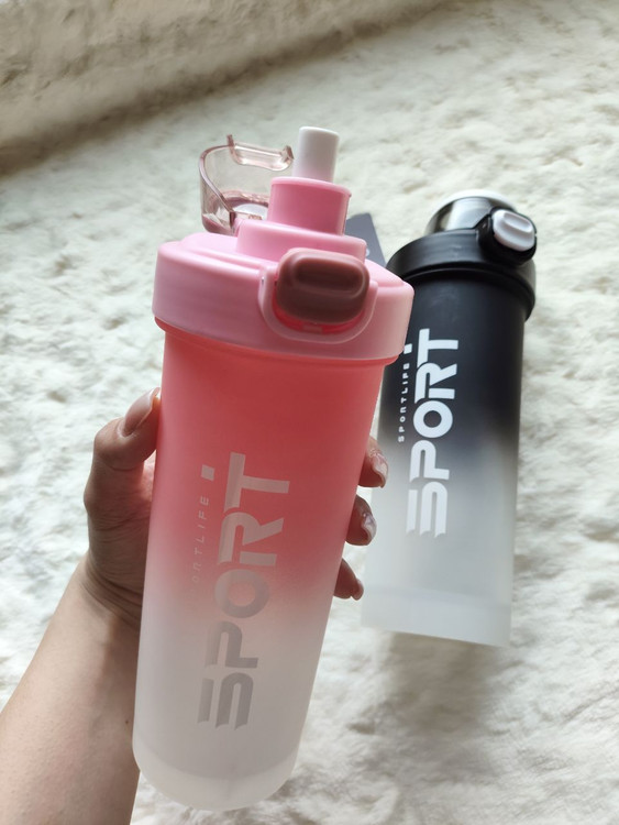 قمقمه ورزشی eyun رنگ مشکی - نمای محصول