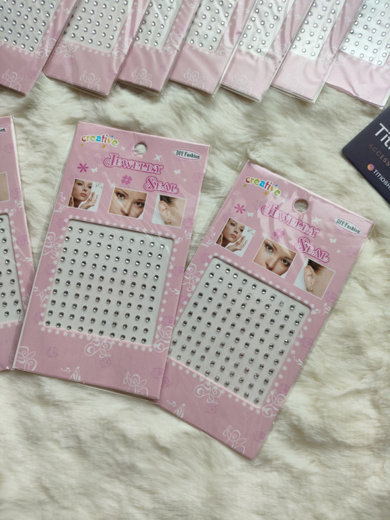 نگین چسبی تزئینی - کاربرد روی صورت