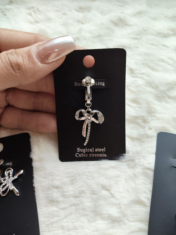 پرسینگ ناف فیک نگین دار - نمای جانبی محصول